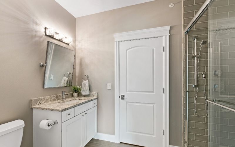 Maximising Comfort and Style in Windowless Bathrooms